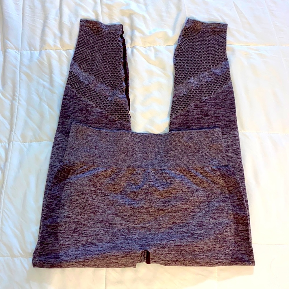 Pink seamless leggings. Size large. Like new. Maroon/purple.